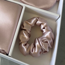 Load image into Gallery viewer, mulberry silk gift set